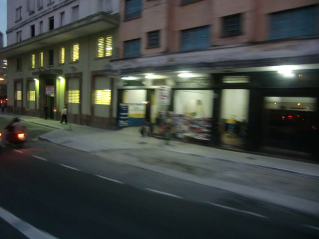 バスでグアルーリョスへ向かいます！<br /><br /><br />さよなら、サンパウロ〜<br /><br />さよなら、ブラジル〜<br /><br />