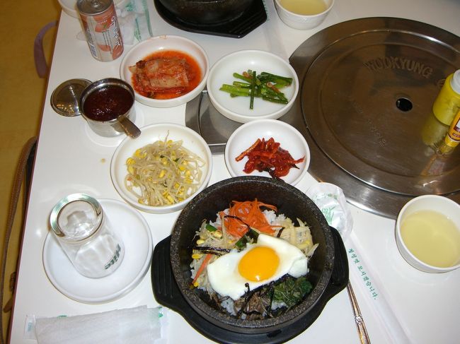 お腹がすいたので、食事にいきました。<br />