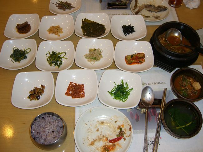 やたらめった色んなキムチが出てきました。<br />