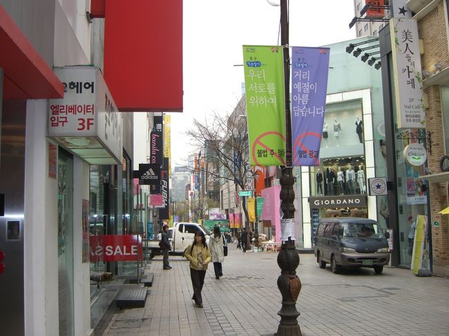 ミョンドンに戻り、ブラブラとブラッチング。<br />