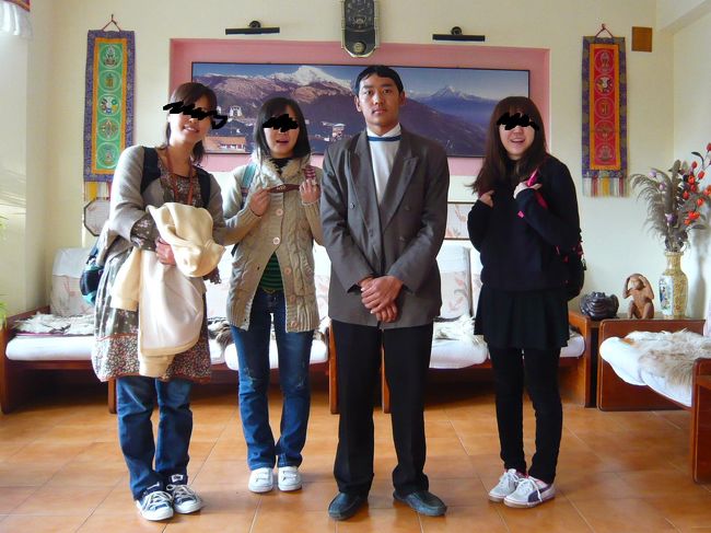 4日目<br /><br />ホテルの人と記念写真