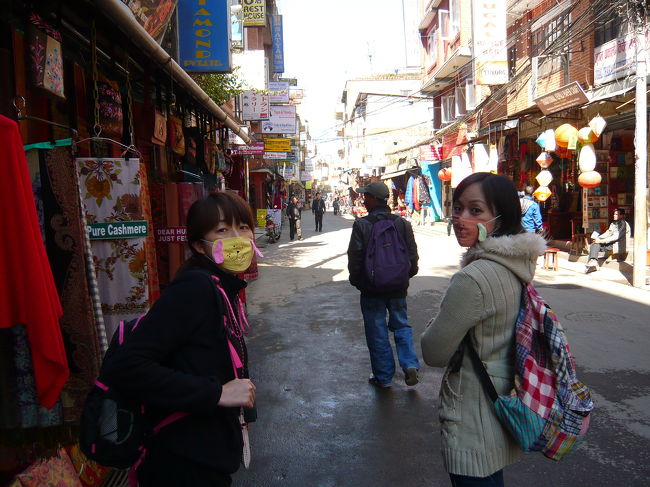 カトマンズに帰って来て、<br />ホテルに荷物を置いたら観光地の町、タメル地区にやってきました。