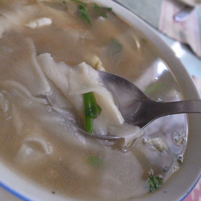 タメル地区で食べた昼ごはん。<br />すいとんのような感じ。