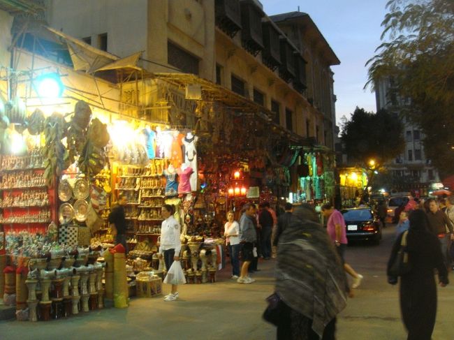 何も買わなかったけど、ハーン・ハリーリをブラブラ・・・。