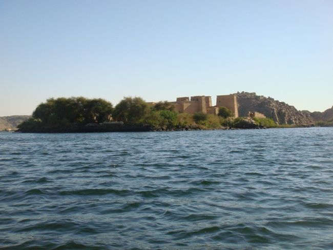 ボートから見るイシス神殿。