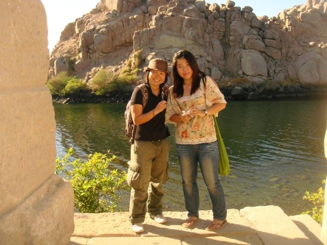 ヘミンと一緒に♪<br /><br />バクシーシする腐ったポリスが連れて来た場所。