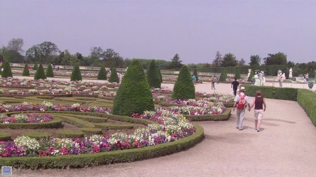 庭園です。広いのと、天気が良すぎて風が吹くと砂っぽかったのが難点でしょうか。