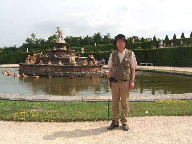 噴水がありますが、水がでてませんでした。日曜日には水がでて庭園も有料になる？そうです。