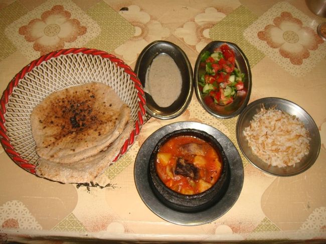 ルクソールの安宿の側にあった食堂で食べたディナー♪<br /><br />