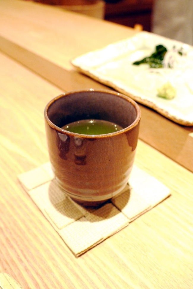 〆のお茶も美味しかった　<br /><br />わがままを言いながら食べて飲んで、3人で4万円ほどでした