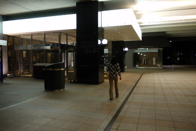 満腹のお腹をさすりながら