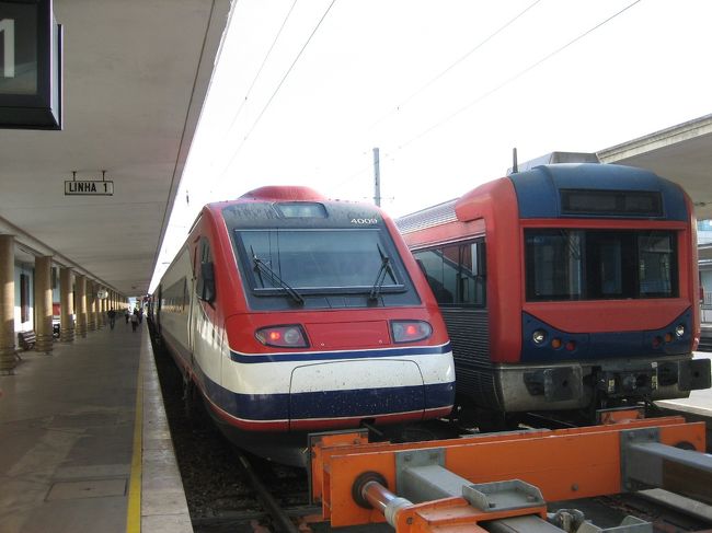 ポルトガルが誇る高速鉄道のアルファに乗って、一路ポルトへ向かうことにします。<br />チケットはポルトガル内の国鉄乗り放題チケットを出発前に購入しています。