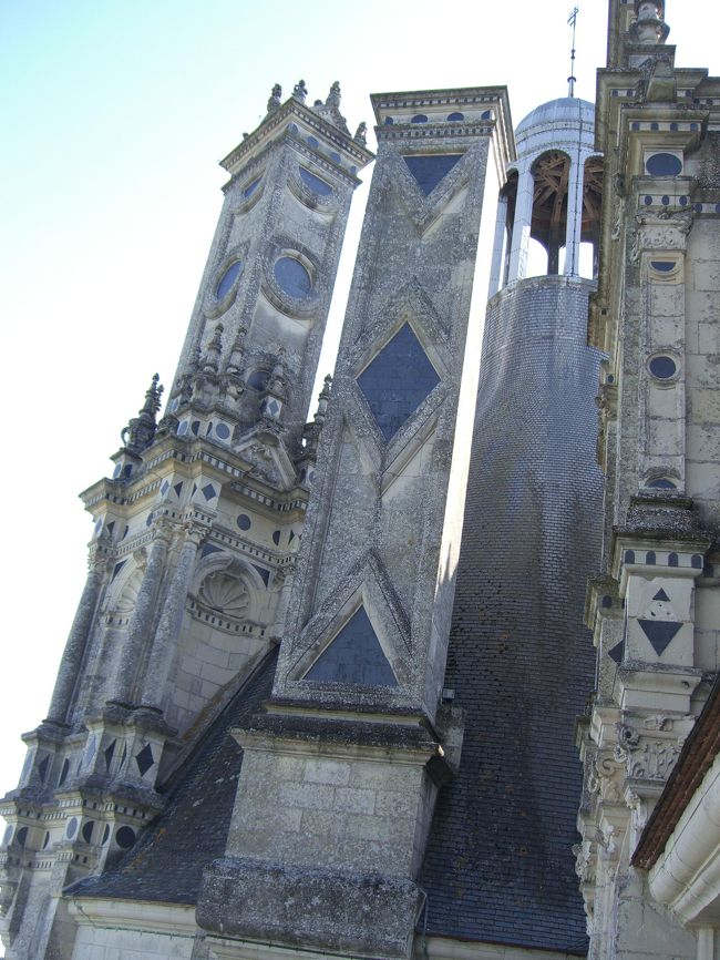 屋上から見た上部の建築物。<br />完成まで１００年以上かかったということで、いろんな様式が混ざっているそうです。