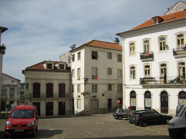 車がなければ、いつの時代かわからない景色です。<br />特別なものとしてではなくこういう町並みが残っているのがすごい。