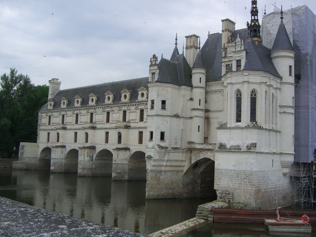 正妻カトリーヌの庭の方から見たお城。