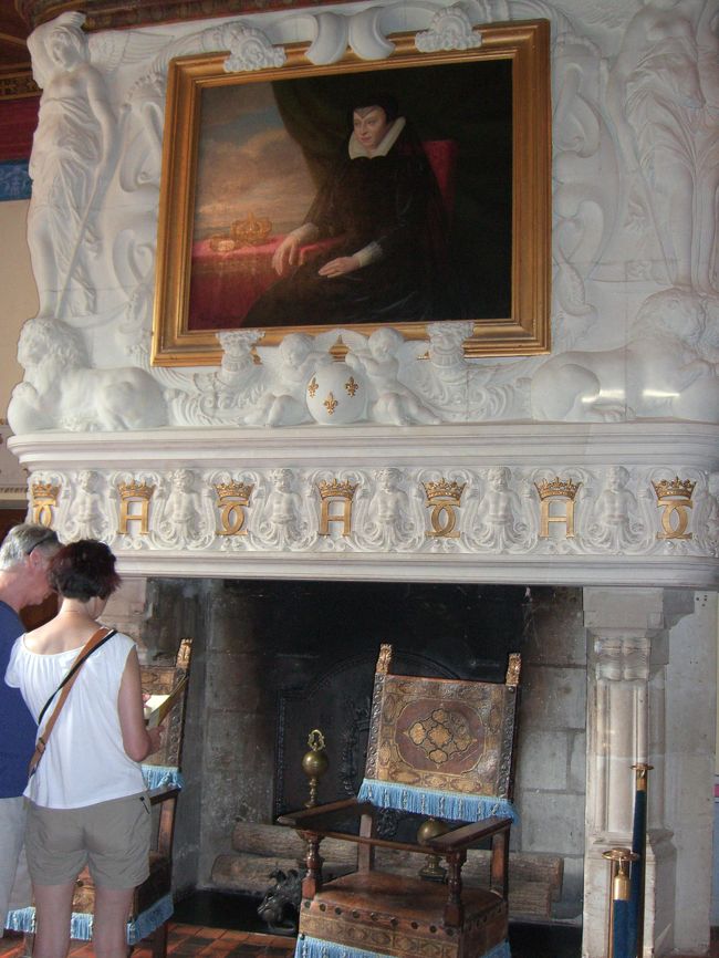 正妻カトリーヌの肖像画。<br />アンリ２世の正妻と愛人との争いは、先に紹介したHNK「検索deゴー　とっておき世界遺産」でも詳しく取り上げられていました。