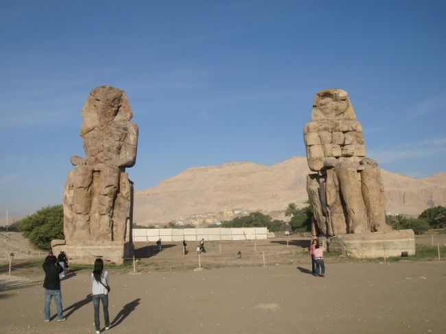 メムノンの巨像