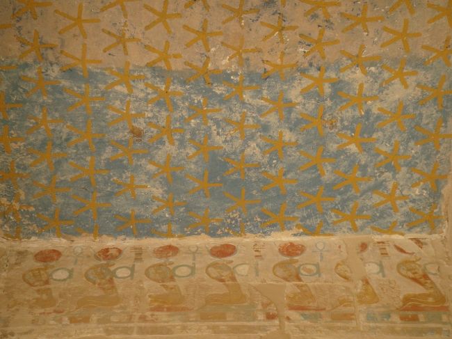 第2テラス付近の壁や天井の色彩は結構保存状態がよく、キレイだった。