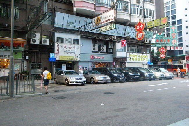 ホテルの前は、こんな感じ。<br /><br />サークルKができてました。<br /><br />写真では切れてるけど、<br />左にある茶餐店も美味しくて好き。