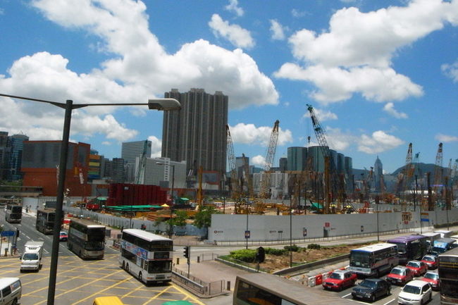 エレメンツを抜けて、佐敦方面に向かうところ。<br />建設ラッシュです。