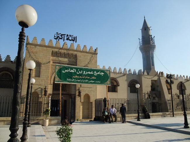 　さて、ここからは少し歩いて。。。１０分くらいでしょうか。。。辿りついた先は、「アルム・モスク」。<br /><br />　アフリカ大陸初のモスクだそうです。