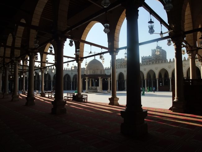 　内部から、中庭を望みます。