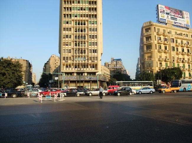 　さて、これでオールドカイロ観光は終わり。<br /><br />　ここからまた地下鉄に乗って、カイロの中心部に向かいます。<br />　カイロはどこも、車が大渋滞。