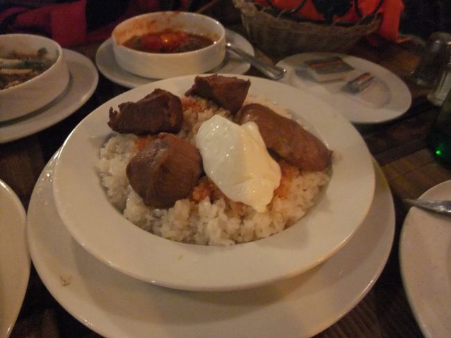 　これは、ごはんの上にお肉を載せた料理。普通においしかった。