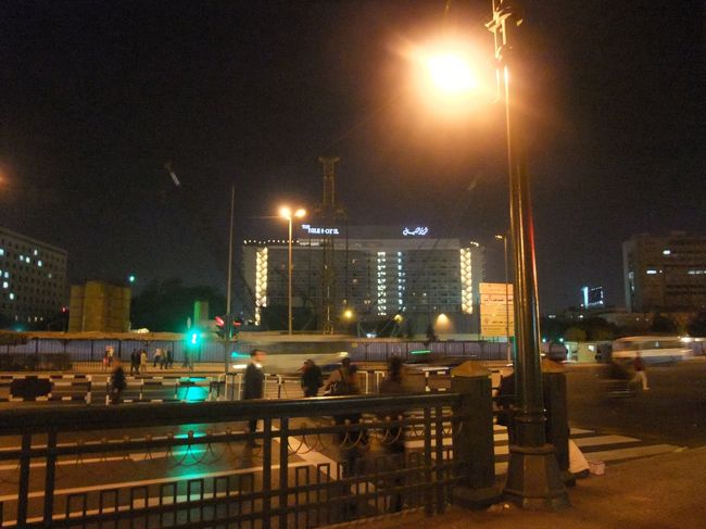 　カイロの夜景です。<br />　さぁ、カイロ初日はこれで終了。<br /><br />　ついに明日は、ピラミッドに向かいます！