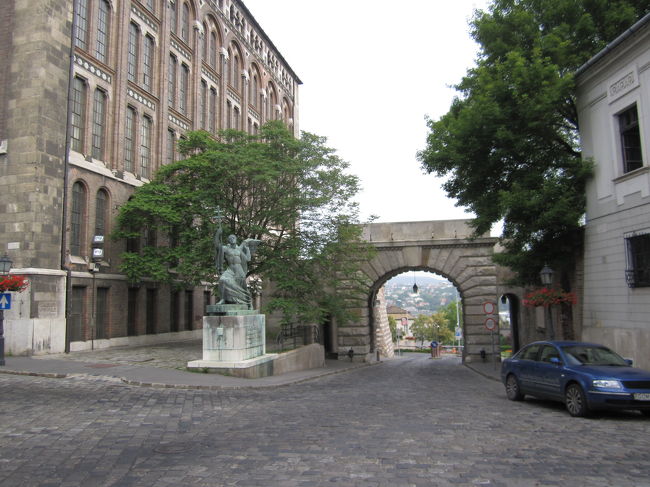 ウィーン門<br /><br />教会が開くまで時間があったので、近くだし見に行った。