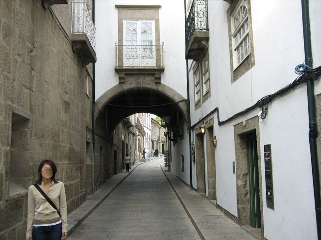 この町は初代ポルトガルの国王が生まれた町なのだそうです。<br />小道を歩くだけで、とても良い雰囲気があります。