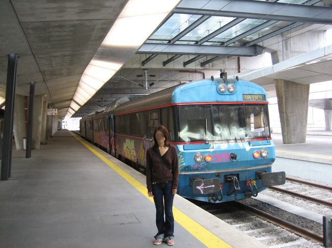 この日はポルトから更に北へ行ったところにある、ヴィアナ・ド・カステロという街に向かいます。この街に行く目的はというと、町外れのサンタ・ルジア山のてっぺんにあるポサーダに泊まる事。<br /><br />という事で、２晩お世話になったホテルをチェックアウトし、小雨の降っているポルトを後にしまして、ヴィアナ・ド・カステロへと向かいます。<br />