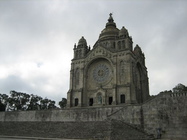 山頂のサンタ・ルジア教会。<br /><br />すごくバランスのとれたきれいな教会です。