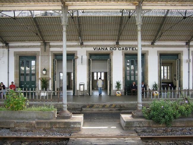 ヴィアナ・ド・カステロ駅から汽車に乗ってリスボンへ。