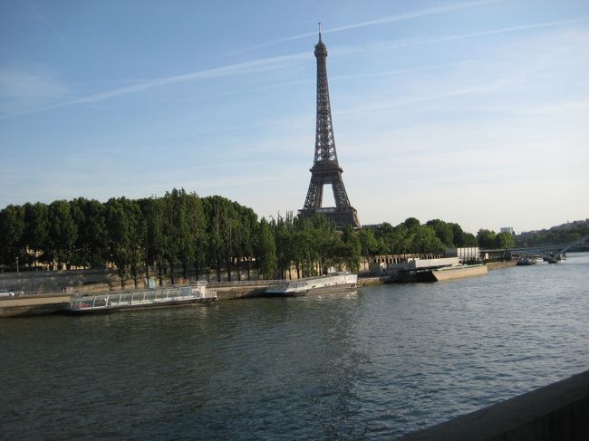 少しホテルで休んでからセーヌ河の近くにやってきました。
