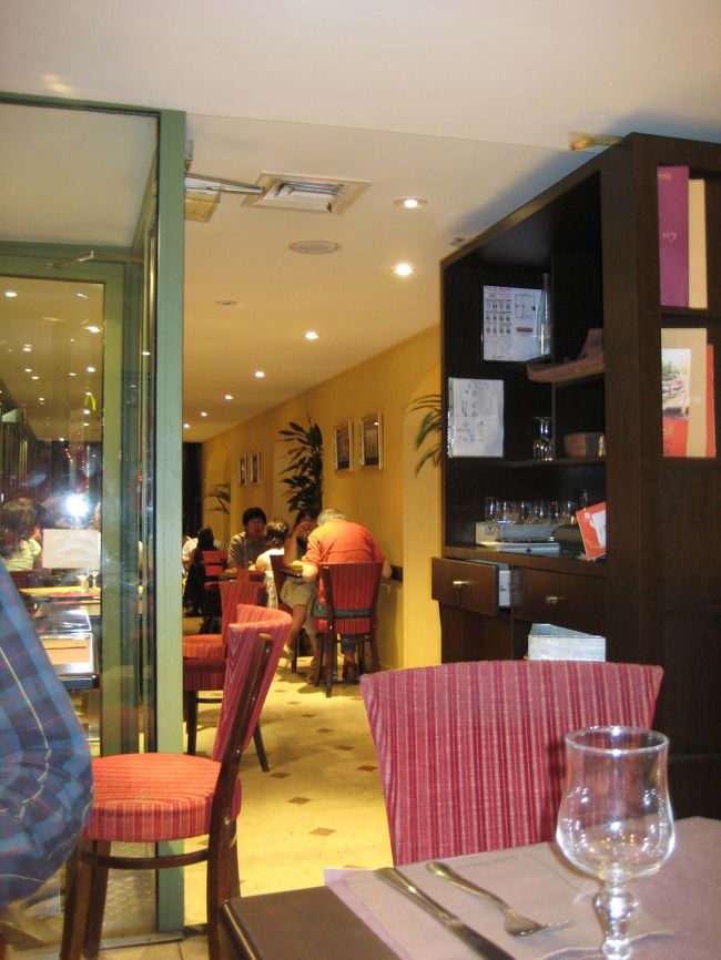 カジュアルな感じのお店です。