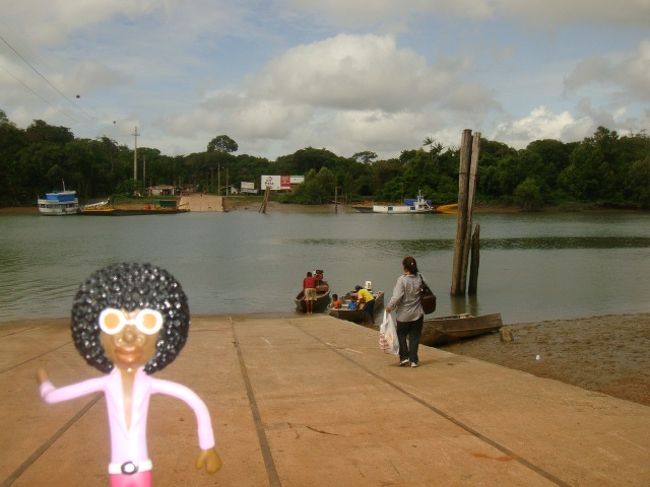 マラジョー島の船着き場からタクシーで走ること30分。ここからはボートで移動。