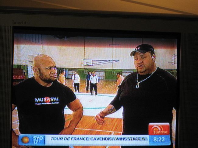 TVに見たことのある人（右）が・・・曙でした（笑）<br />オーストラリアの相撲に出ていました。