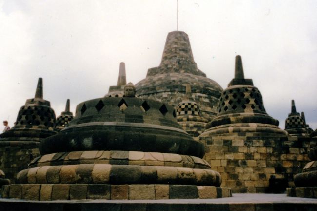 JOGYAKARTA （ジョグジャカルタ）の世界3大仏教遺跡 BOROBUDUR
