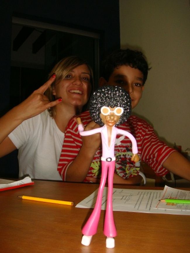 この子が、何もないテーブルの上でみすたぁを立たせたよ！！