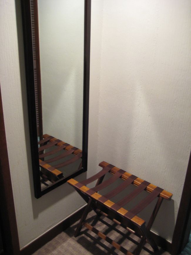 姿見と物置台です。