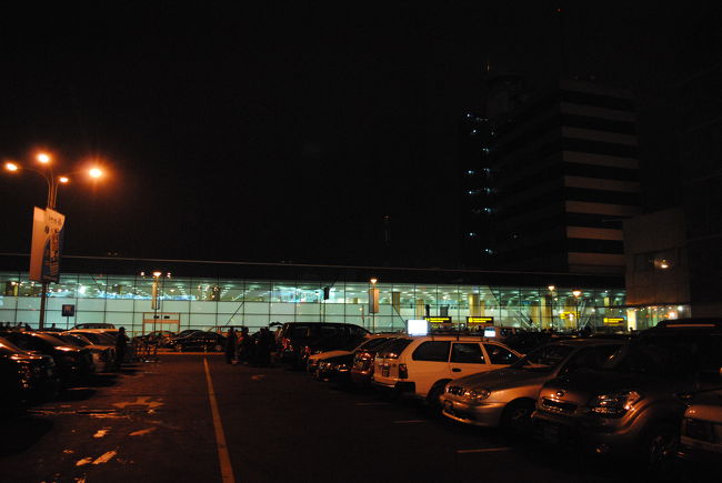 成田を出て約２２時間。<br />やっとペルーリマ国際空港に深夜に到着。<br />とりあえずホテルにチェックインだ。<br />疲れた〜！