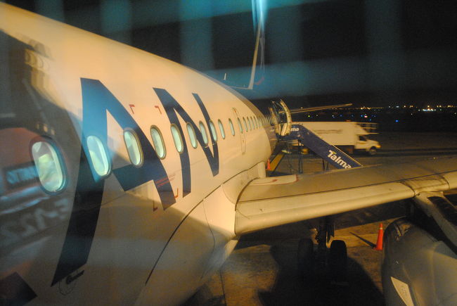 ピックアップの車に揺られて空港へ<br /><br />やっと搭乗です。<br /><br />時差ぼけも加わり、眠い！