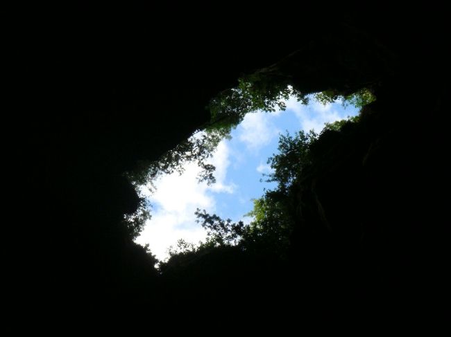 ポッカリ開いた大きな穴から青空が見えたよ！！