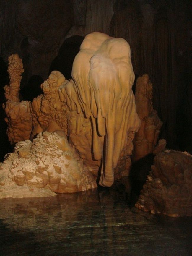 面白い形をした鍾乳石でいっぱい！！<br />