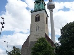 マリエン教会
1270年に建てられたゴシック様式のレンガ造の建物で、ベルリンで2番目に古い教会。ベルリンを舞台にした森鴎外の小説『舞姫』で、主人公の太田豊太郎がエリスと出会うのは、この教会の前でした。