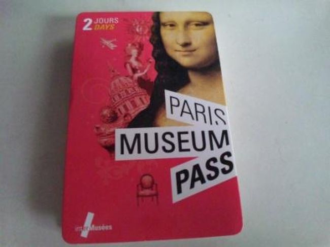 ルーブルでの目的は、『ミュージアムパス』を買うこと。<br />３２ユーロ/２日券<br /><br />ここで、痛い洗礼を受ける。<br />３２ユーロなので、４０ユーロを出しておつりは８ユーロのはずが、、、<br />２ユーロ硬貨４枚ではなく、１ユーロ硬貨４枚。<br />後で気づいたからどうしようもないケド、、ヤラレタ（怒）<br />ルーブルでもこんなことあるんだから、これからの滞在気をつけなきゃ！！