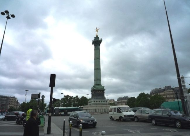 気を取り直して、バスティーユへ。<br /><br />バスティーユ広場。<br />フランス革命が始まった広場。