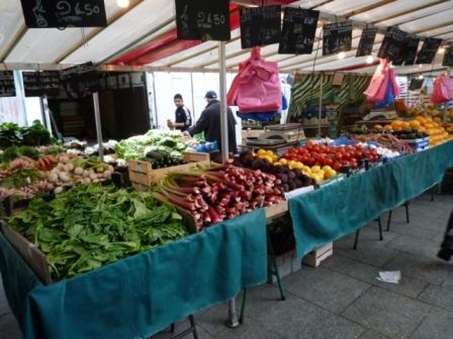 とにかく色んな物が売ってて楽しい♪<br /><br />野菜だって、こんなに色んな種類があって。。