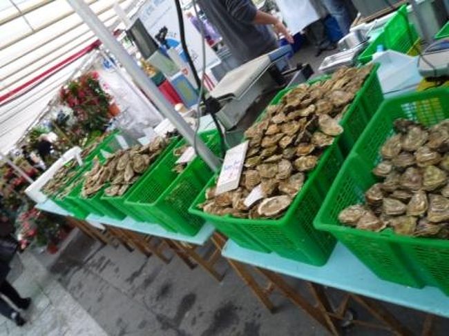 パリといったらカフェで牡蠣！？なイメージ。<br />